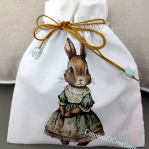 Pochette cadeau pour Pâques, Pessah, anniversaire... Pochon cadeau, en tissu coton fantaisie A33 tite lapine en robe