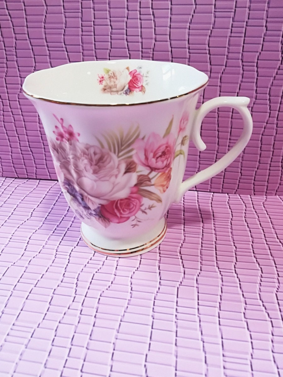 Mug Éléngant et Raffiné Pour Le Café Et/Ou Thé en Porcelaine, Fines Dorures Or' Fleurs