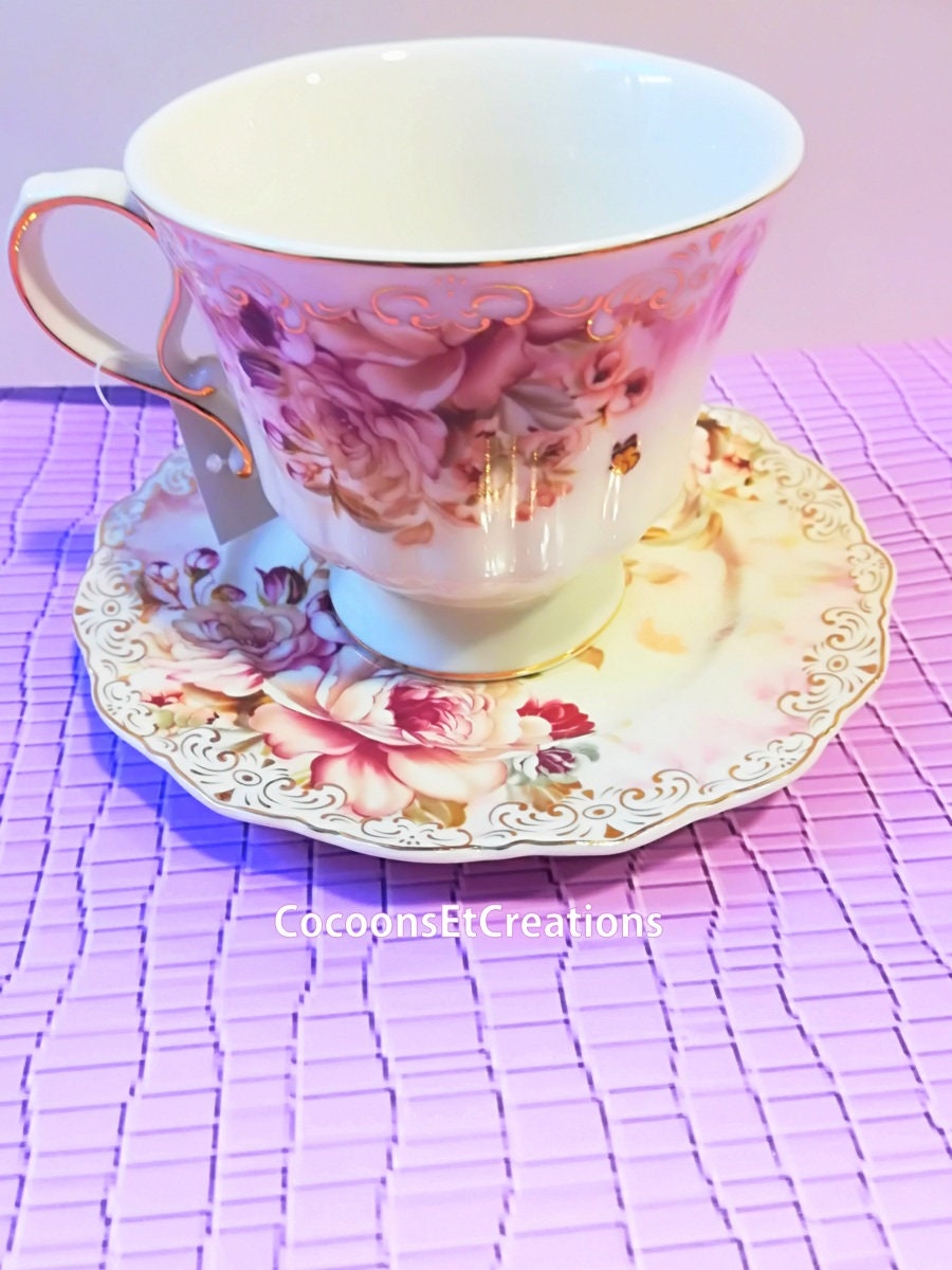 Tasse à Thé en Porcelaine, Style Anglais, Fines Dorures Or' et Fleurs