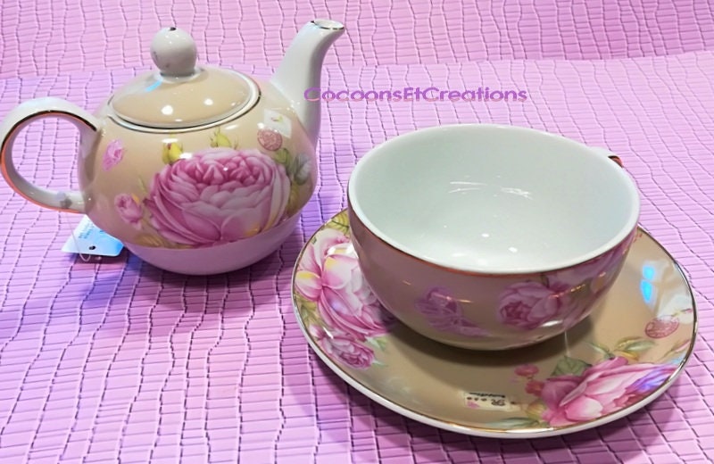 Solitaire Égoïste, Romantique Dans Un Style Shabby Anglais. Pour Le Thé, Chocolats, Boissons Chaudes