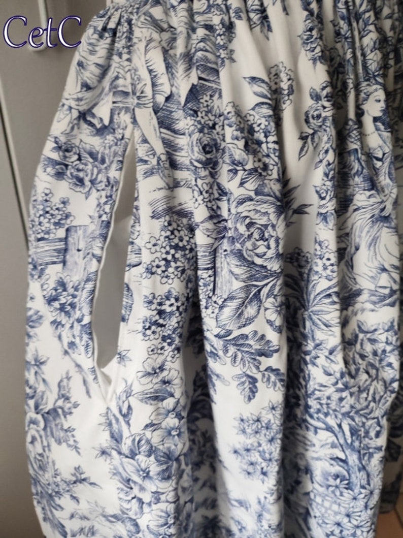 Jupe avec poches côtés en tissu toile de Jouy bleu marine et blanc W11 image 3