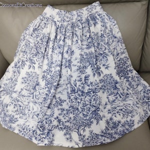 Jupe avec poches côtés en tissu toile de Jouy bleu marine et blanc W11 image 4