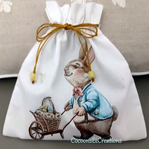 Pochette cadeau pour Pâques, Pessah, anniversaire... Pochon cadeau, en tissu coton fantaisie A33 lapin à brouette