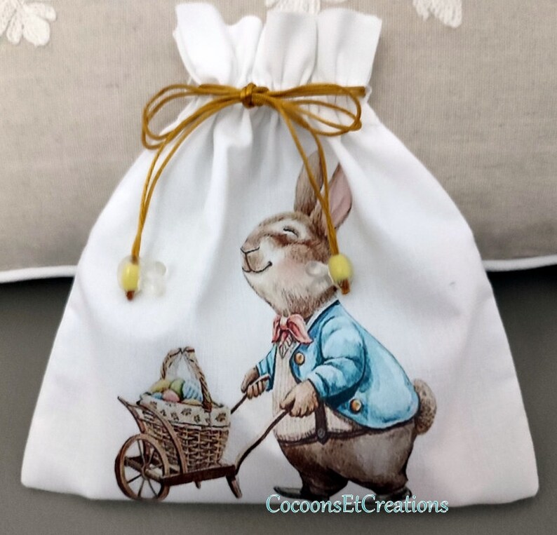 Geschenktüte für Ostern, Pessach, Geburtstag... Geschenktüte, aus schickem Baumwollstoff A33 lapin à brouette