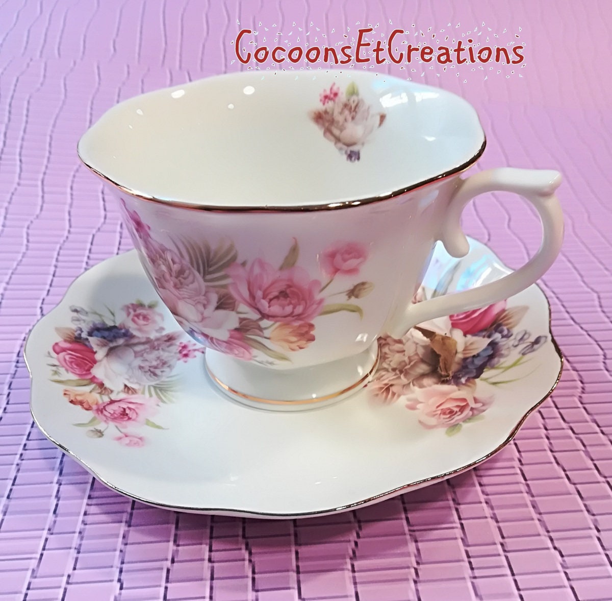 Tasse à Thé en Porcelaine, Style Victorien, Fines Dorures Or' et Fleurs