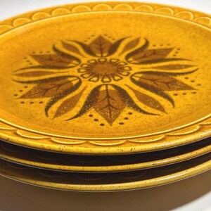 Homer Laughlin Golden Harvest Yellow-Brown Ceramic Plate, Set of 3