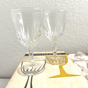 12 Boxed Luminarc Clear Stemmed Wine Glasses
