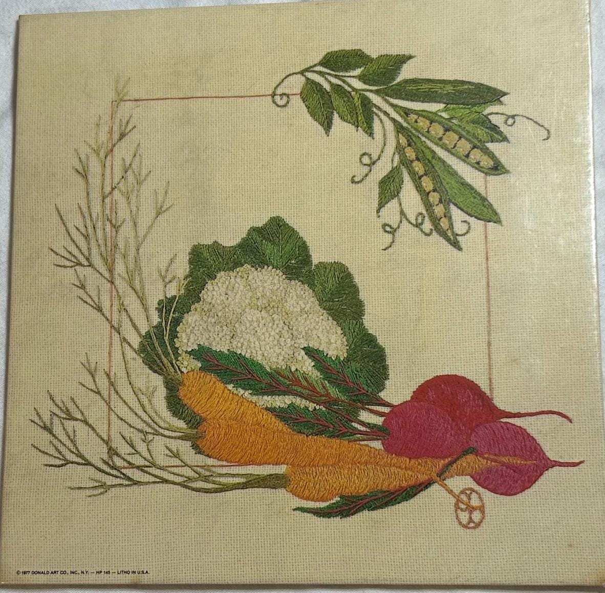 Broderie Crewel Vintage – Floral Et Baies – Encadrée 18x22 – Art Mural Cottage