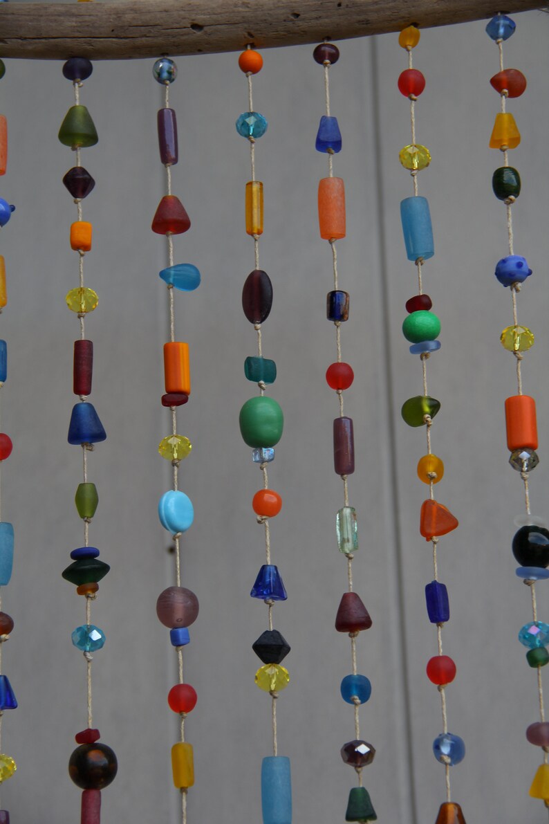 Mobile en perles multicolore et bois flotté image 8