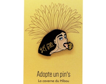 Pin's broche Yes girl en métal émaillé