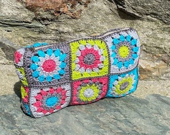 Pochette réalisée au Crochet Multicolore et Doublée en Coton