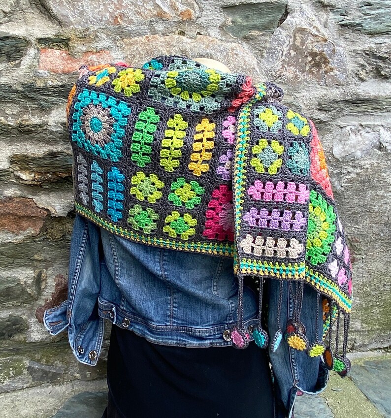 Etole pour femme réalisée au crochet multicolore granny squares, crochet coton esprit vintage image 10