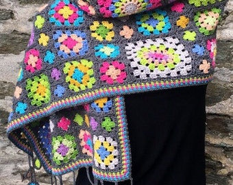 Étole pour femme réalisée au crochet multicolore esprit vintage