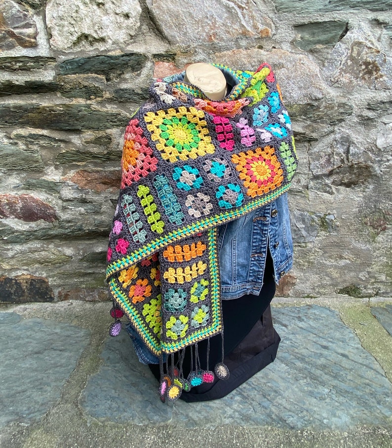 Etole pour femme réalisée au crochet multicolore granny squares, crochet coton esprit vintage image 1