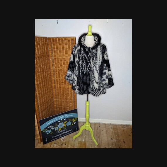 Ladies cape coat, winter knitted cape, ladies cape
