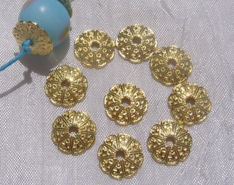 Lot de 40 coupelles, Coupelles dorées, sans nickel, intercalaires dorées, fleurs dorées, pour perles, perles de 13mm, perforation 2mm, O225