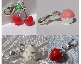 Kirschanhänger, rote Kirsche, Cupcake-Anhänger, rosa Kuchen, weißer Teekannenanhänger, Erdbeeranhänger, rote Erdbeere, V70, V289, V478, V536