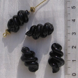Perles noires en verre, 4 perles noires, perles en verre, verre lustré, perles twist, 20x13mm, perles 20mm, perles verre noir, L315