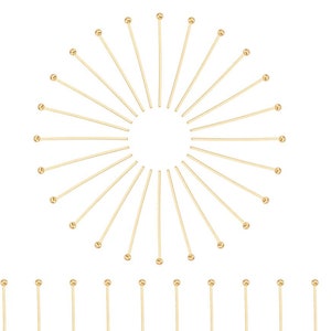 Peut inclure: Un ensemble de 40 épingles à tête ronde de couleur dorée. Les épingles sont disposées en cercle et en deux rangées.