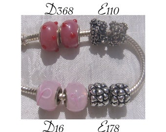 Lot de 2 chats, perles roses, perles fuchsia, hérisson, anneaux argentés, coeurs, fleurs, donuts, rondelles, 14mm, 10mm, E110,E178,D16,D368