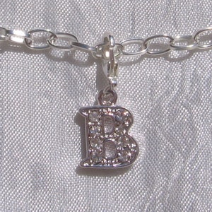 Breloque avec mousqueton, breloque lettre, charm lettre, lettre alphabet, breloque argentée, métal argenté, strass, charm lettre, K79-K100 "B" - K80