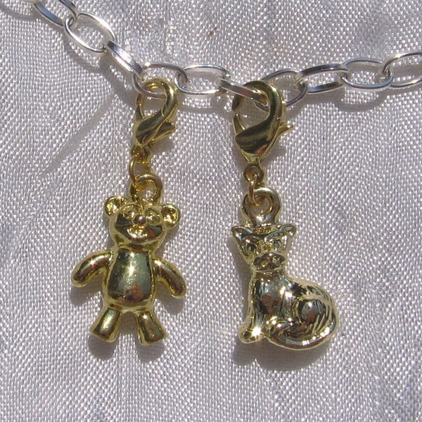 CAT charm, BEAR charm, CHOICE, pendant with carabiner, golden metal, golden cat, golden teddy bear, golden carabiner, V305, V392