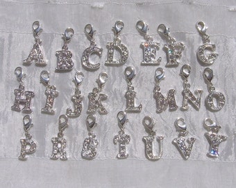 Breloque avec mousqueton, breloque lettre, charm lettre, lettre alphabet, breloque argentée, métal argenté, strass, charm lettre, K79-K100