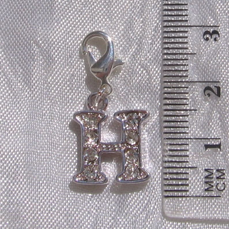 Breloque avec mousqueton, breloque lettre, charm lettre, lettre alphabet, breloque argentée, métal argenté, strass, charm lettre, K79-K100 "H" - K86