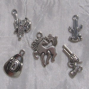 Lot de 5 breloques, breloques cowboy, mix de breloques, breloques argentés, cheval, selle, chapeau, breloque pistolet, cactus, cowboy, B500 image 7