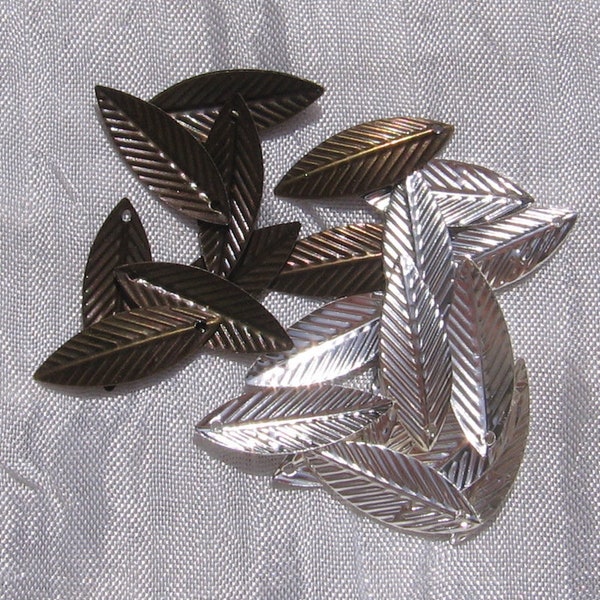 Breloques feuilles, lot de 40, breloques argentées, breloques bronze, feuilles filigranes, pendentifs 21mm, 21mm x 7,5mm, B481,J120