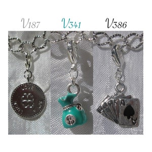 médaille bonheur, médaillon argenté, porte-bonheur, bourse d'argent, jeu de cartes, quinte flush, mousqueton argenté, charm, V187,V341,V386
