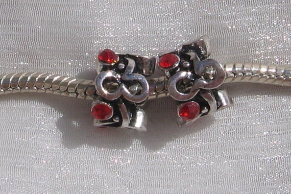 4 CHARMS PERLES RONDELLE DONUTS VERRE ROSE COEUR METAL ARGENTE *D616