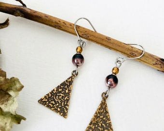 Boucles-d'oreilles-modernes-chic,, boucles d'oreilles femmes, bijoux dorés, bijoux noirs et or, boucles d'oreilles pendantes