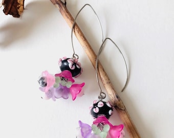 Boucles-d'oreilles-fleurs-rose, boucles d'oreilles grappe fleurie, boucles d'oreilles fleuries, boucles d'oreilles pendantes