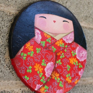 Peinture acrylique sur toile ronde : Elégante plénitude kokeshi image 2