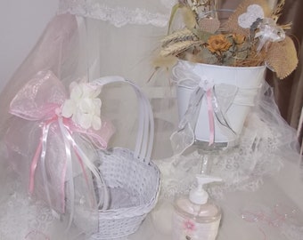 porte alliances ,  panier a pétale de rose, flacon a gel; mariage bohème chic, mariage champêtre chic