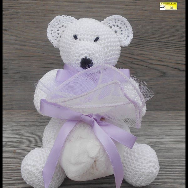 10 porte dragées nounours blanc et parme au crochet pour baptême