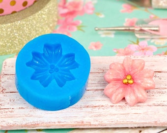 Moule en silicone souple Fleur de cerisier sakura de diamètre 2 cm pour créations gourmandes en pâte polymère ou porcelaine froide