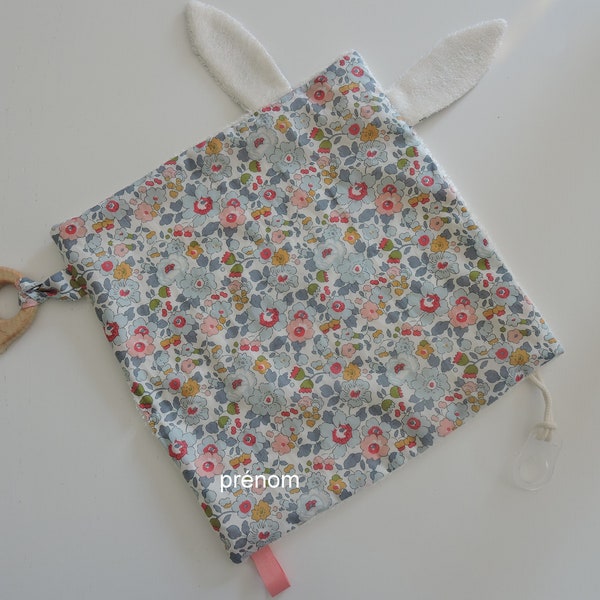 Ensemble  doudou mouchoir naissance tout doux personnalisable  , confectionné en liberty & éponge de bambou