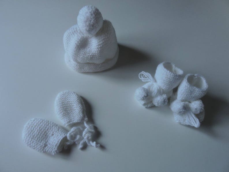 Baby gift box knit in garter stitch