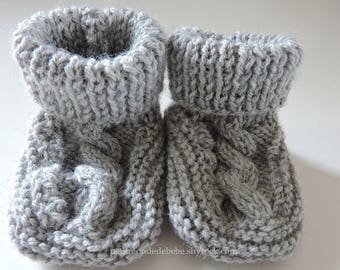 Chaussons bébé gris tricoté 0 / 3 mois ( sur commande )