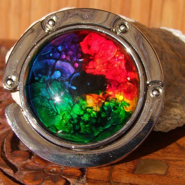 Accroche Sac à Main pliable en métal et son cabochon en verre coloration artisanale multicolore iridescent