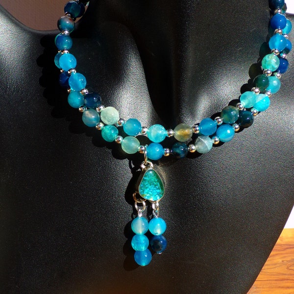 Collier ethnique ajustable en perles agates veine de dragon -Pierres agates facettées teintées -Perles bleu turquoise vert et bleu de Prusse