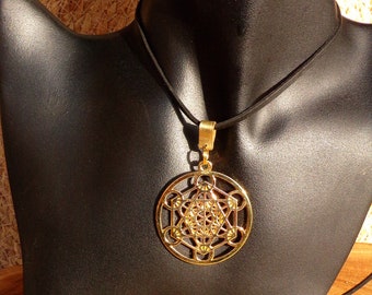 Collier Ajustable Grand Pendentif Bijou Merkaba en Laiton Plaqué Or - Bijou de Protection Elévation Spirituelle -  Bijou Talisman Energie