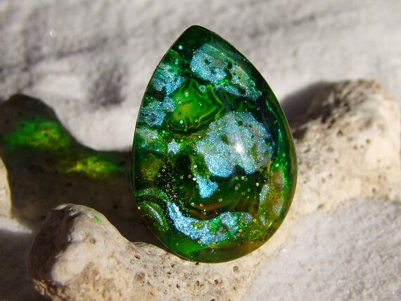 0.98 Artistic Creation Handmade - Cabochon Multicolored Iridescent for Creation Jewelry Cabochon Round in 2.5 cm Bombed Glass