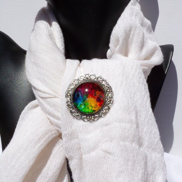 Broche Artisanale Esprit Vintage - Alliage Tibétain et Cabochon Artisanal en Verre - Broche Multicolore Iridescente