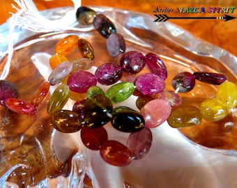 Perles Ovales en Tourmaline Naturelle / Lot  tailles variées de 7 mm à 10 mm / Origine Inde / Multicolore