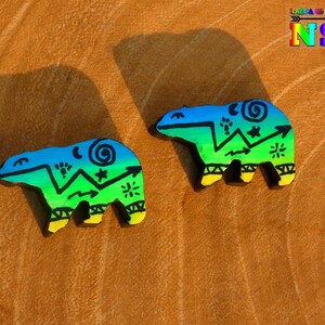 Petit Ours Zuni en Céramique Froide Peint à la Main - Motifs  Ethniques Noirs - Bleu Turquoise Vert Pomme Jaune