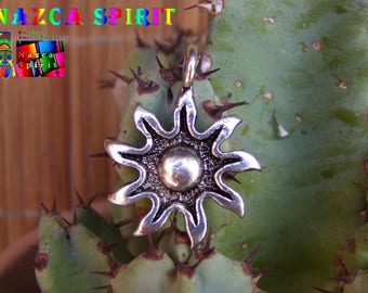 2 Charms Pendants of 3 cm / Silver Plated / Inca Maya Sun Shape / Engraved Ethnic Pendant / Relief Engraving / Aged Silver