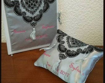 Coussin pour alliances personnalisé / mariage thème oriental en argent et fuschia avec le livre d'or assorti